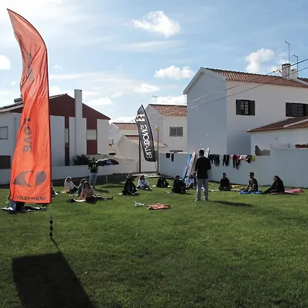 Πανσιόν Surfmoments House & School Baleal