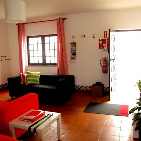 Πανσιόν Surfmoments House & School
