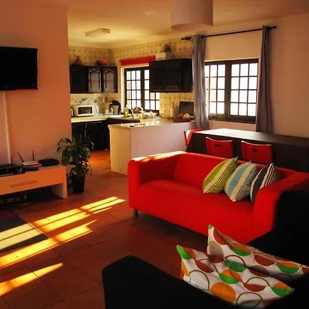 Πανσιόν Surfmoments House & School 2*