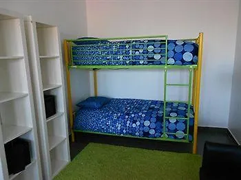 Πανσιόν Surfmoments House & School