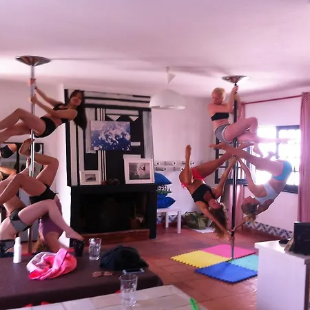 Πανσιόν Surfmoments House & School