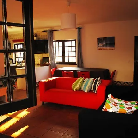 Surfmoments House & School Πανσιόν