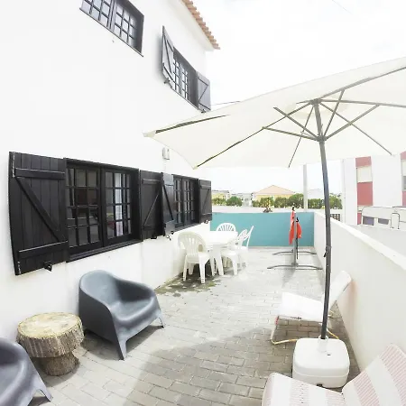 Πανσιόν Surfmoments House & School