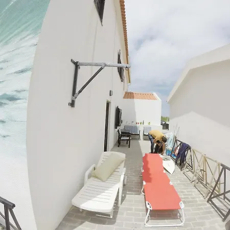 Surfmoments House & School Πανσιόν
