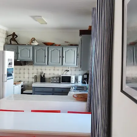 Surfmoments House & School Πανσιόν