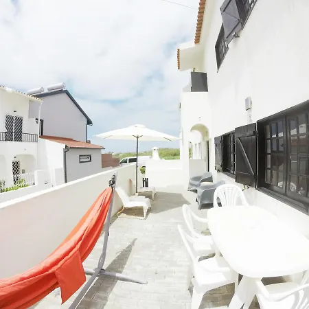 Surfmoments House & School Πανσιόν
