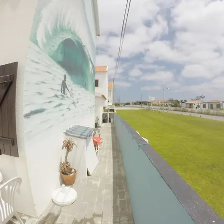 Πανσιόν Surfmoments House & School